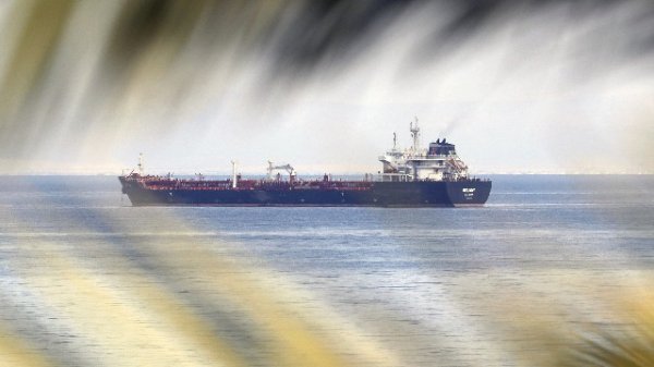 伊朗总统称没有任何力量能迫使伊朗人民屈服