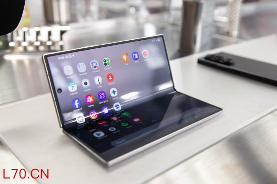 三星折叠屏手机Galaxy Z Fold 7。